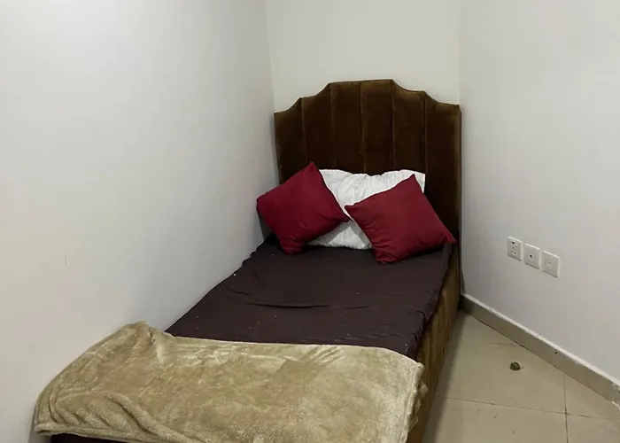 F22R4 Small Room Attach Bath At Beach