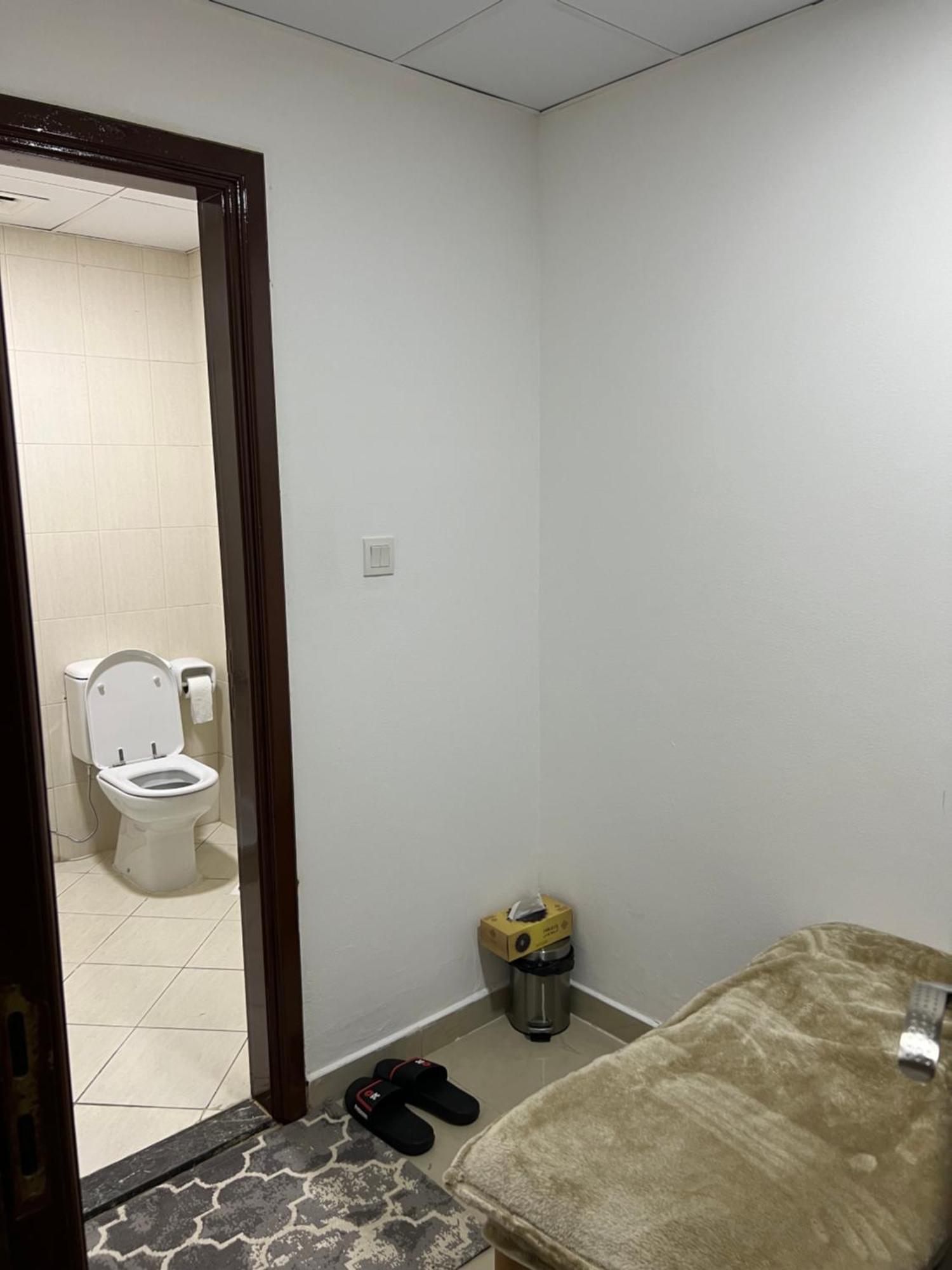 F22r4 Small Attach Bath At Homestay