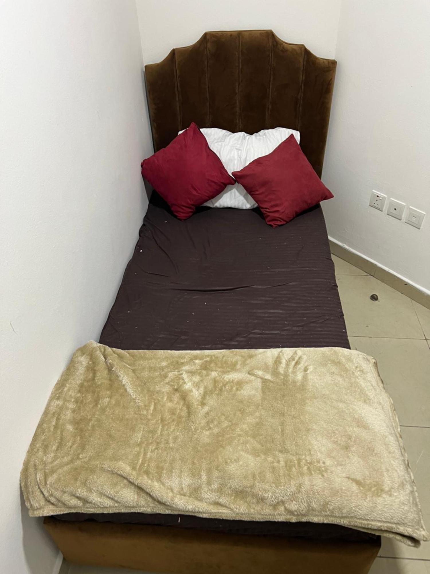 F22r4 Small Attach Bath At * Ajman
